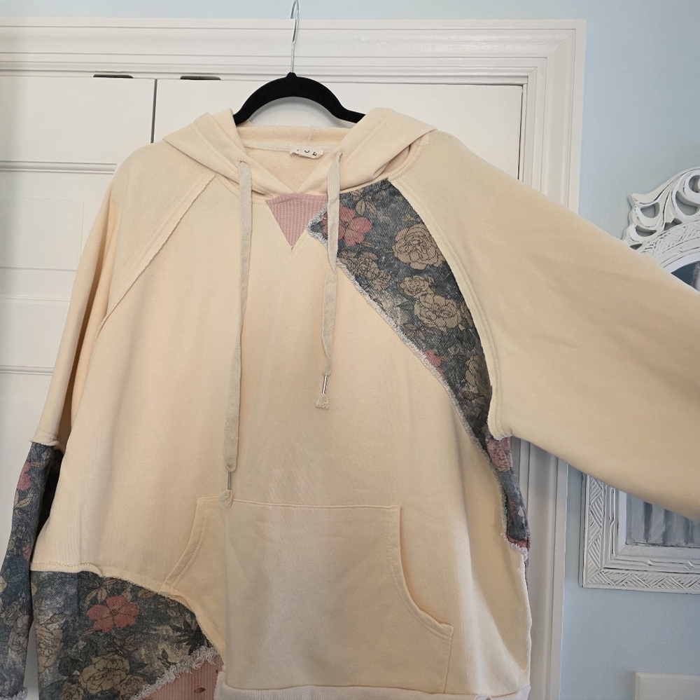 POL Cream Knit Sweatshirt; Size XXL; New Runs Very Big, Closer To 3xl. - Picture 3 of 4
